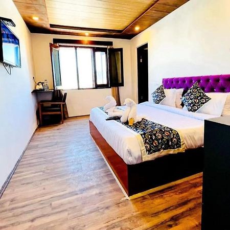 Hotel Poshwan Gulmarg Esterno foto