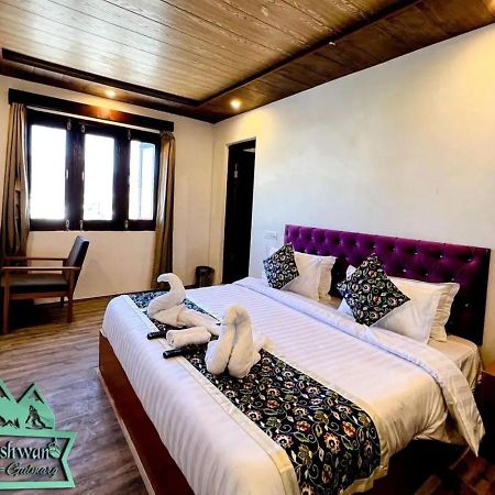 Hotel Poshwan Gulmarg Esterno foto