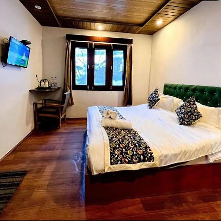 Hotel Poshwan Gulmarg Esterno foto
