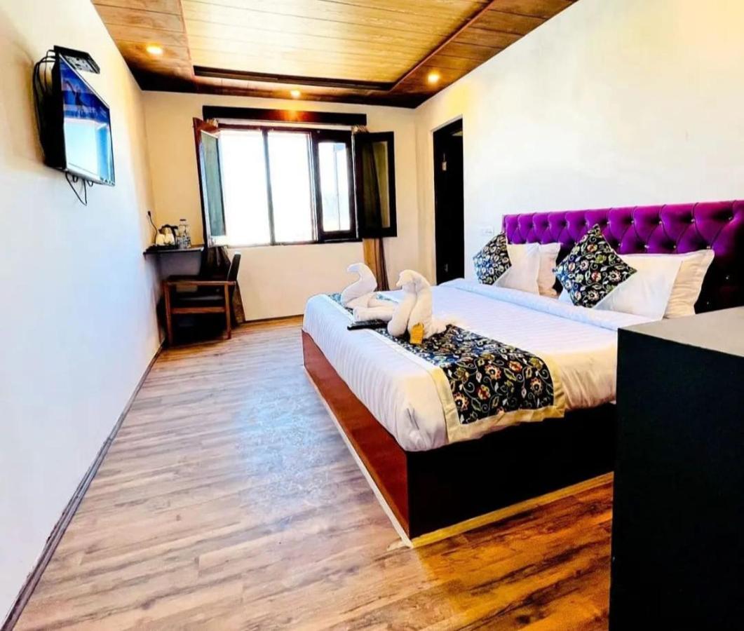 Hotel Poshwan Gulmarg Esterno foto
