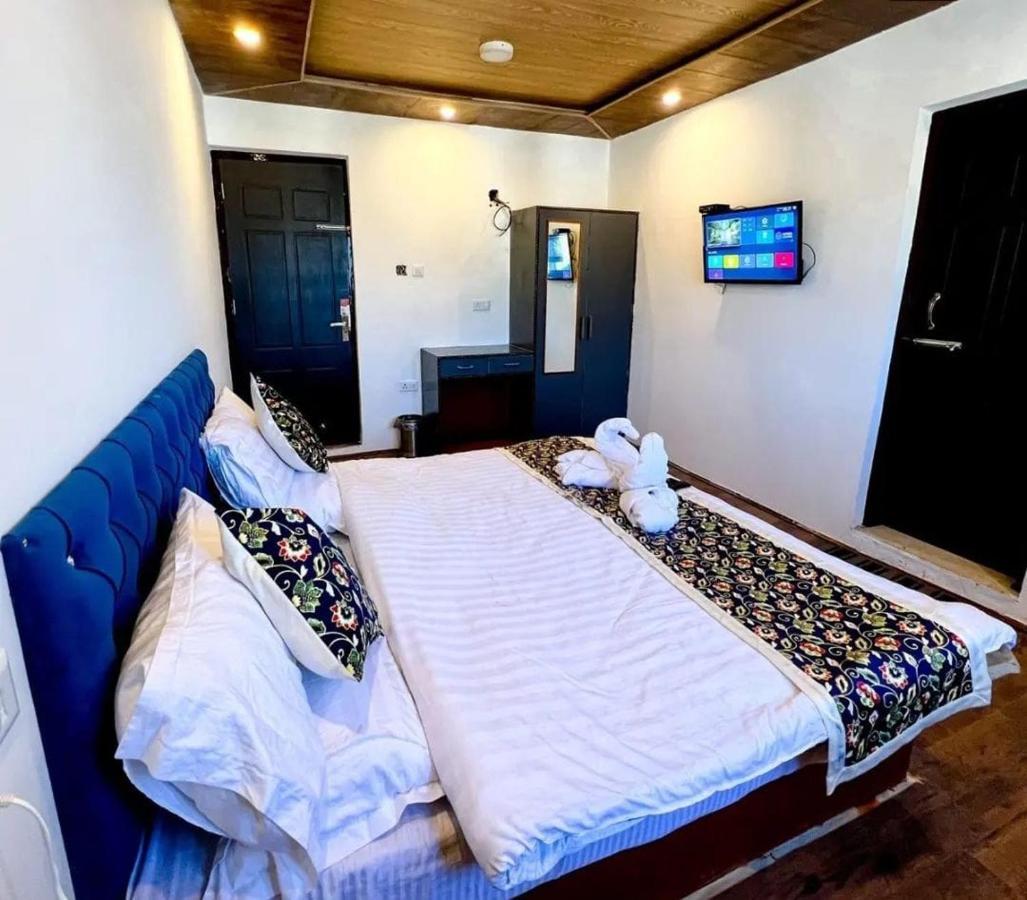 Hotel Poshwan Gulmarg Esterno foto