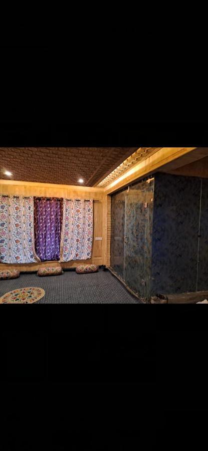Hotel Poshwan Gulmarg Esterno foto